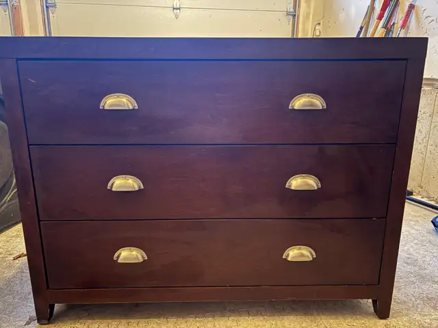 Solid wood 3 drawer drssser in Dressers & Wardrobes in Oshawa / Durham Region - Image 2