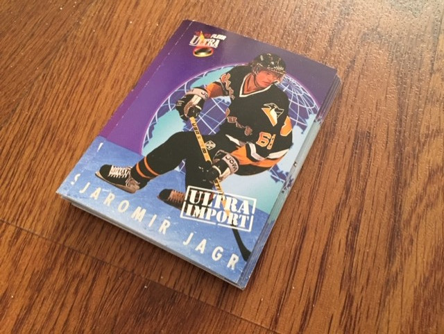 Lot of 17 mint 1992-93 Fleer Ultra Import insert hockey cards in Hobbies & Crafts in City of Toronto - Image 4
