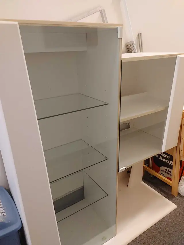 meuble blanc pour salon.ou chambre. in TV Tables & Entertainment Units in Saguenay - Image 3