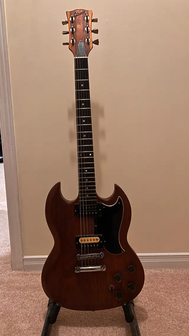Gibson SG 1981 in Guitars in Ottawa - Image 4