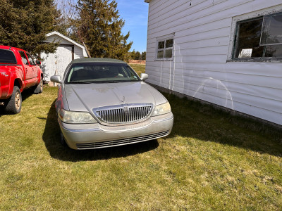 2004 Lincoln Town Car 