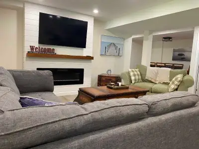 2 bedroom apartment available immediately! 5 minute drive from Huntsville Hospital, short walk to do...