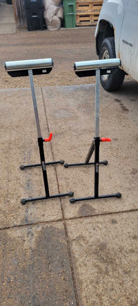 Rolling saw stands