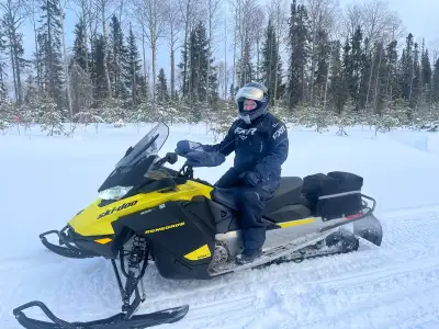 2021 Skidoo 600. Electric start and reverse. Heated seat. Adjustable windshield. Great Shape. 4100 k...