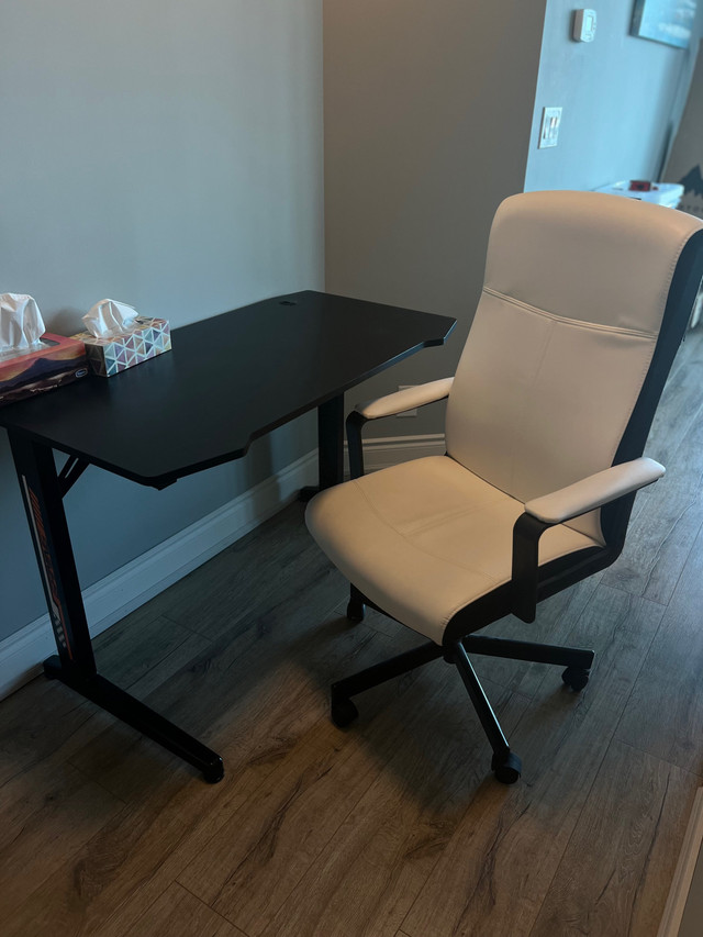 Desk &Chair whole set in Desks in Mississauga / Peel Region - Image 2