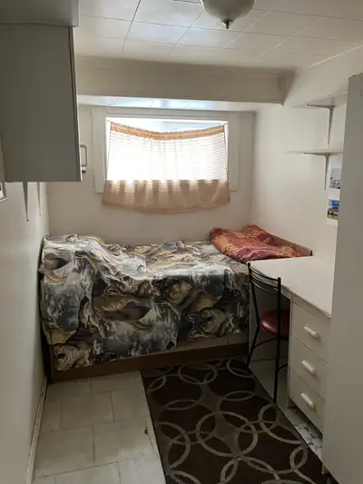 A Furnished room All-inclusive 5 minutes to Seneca College ( Newham Campus) Don Mills& Finch area 1...