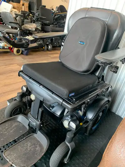 (Users) Permobil M5 Corpus is a high-performance mid-wheel drive power wheelchair designed for rehab...