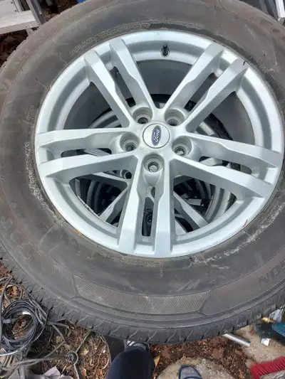 4 Mags et pneus pour Explorer 255 65 R18 comme neuves like new 600$