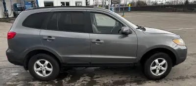 2009 Hyundai Santa Fe with 334,450km , Mostly Highway KM from Okotoks to Calgary. Regular maintenanc...