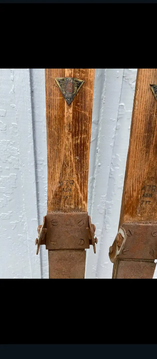 old Skis in Arts & Collectibles in Ottawa - Image 5