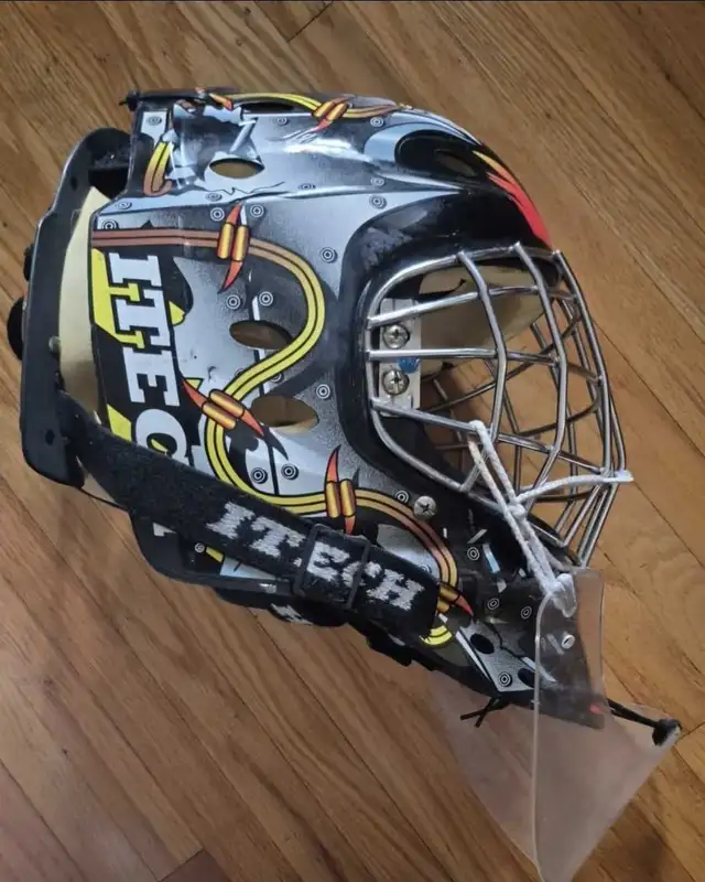 ITECH - Hockey goalie mask for adults in Hockey in Laval / North Shore - Image 4