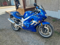 2000 Triumph TT600 motorcycle for repair or parts