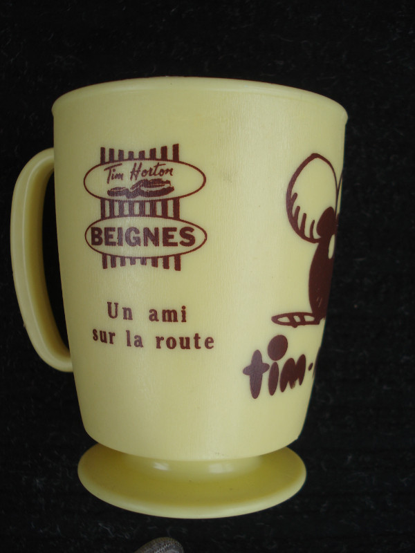 vintage Tim Horton plastic travel mug in Arts & Collectibles in Charlottetown - Image 2