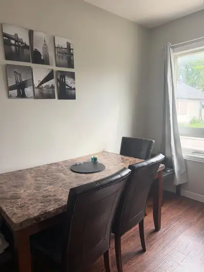 This clean and comfortable rental room is located in a quiet, family-friendly neighbourhood. Key Fea...