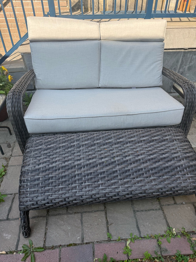 Outdoor Wicker Love Seat in Patio & Garden Furniture in Mississauga / Peel Region - Image 2