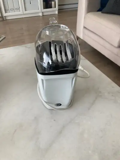 No oil required. Air Flow pops kernels efficiently Removable measuring cup also used to melt butter....