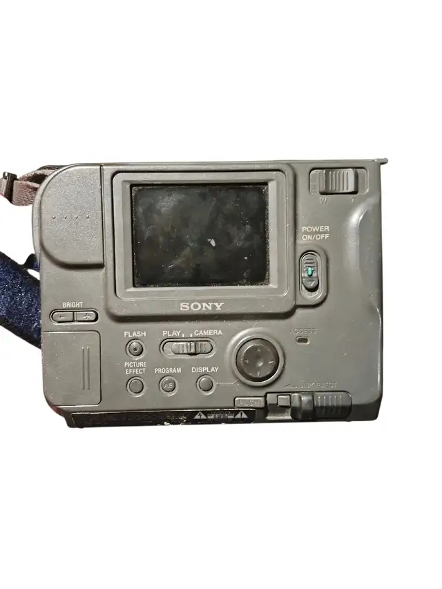Vintage Sony FD Mavica MVC-FD75 digital, I have more cameras her in Cameras & Camcorders in St. Albert - Image 3