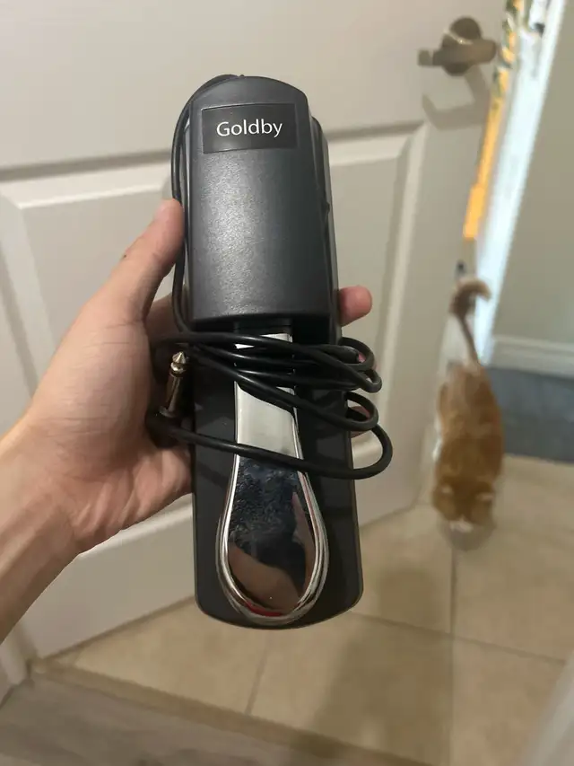 Piano sustain pedal in Pianos & Keyboards in City of Halifax - Image 2