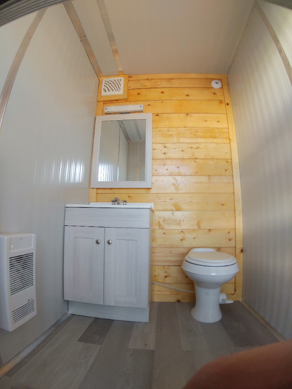 Double Stall Washroom Trailer with Flushable Toilets & Sinks in Other in Burnaby/New Westminster - Image 4