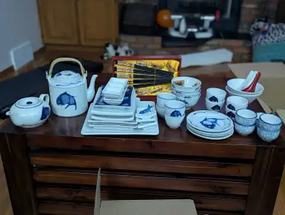 *Price drop down from $50 to $35 This is a lovely set including two ceramic teapots with a fish desi...