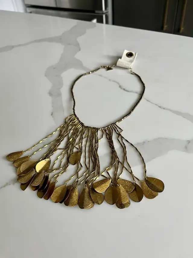 Anthropologie necklace  in Jewellery & Watches in Ottawa - Image 3