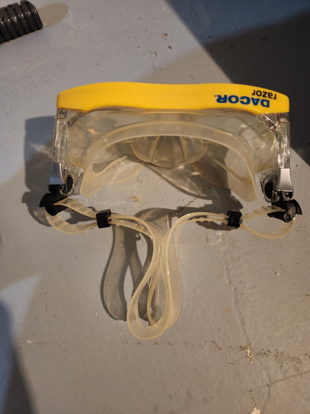 Dacor razor SCUBA goggles in Water Sports in Trenton - Image 3