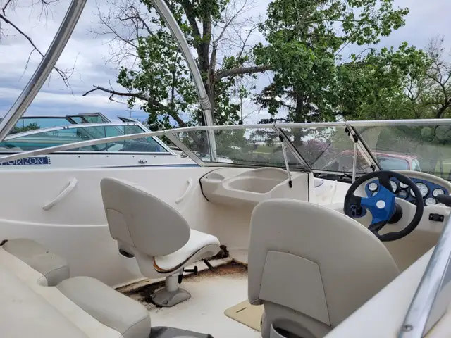 Glastron Boat in Powerboats & Motorboats in Moose Jaw - Image 5