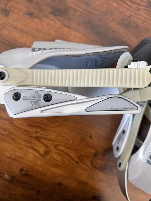 K2 V7 Snowboard Bindings Size M Complete w/ Discs & Hardware in Snowboard in Delta/Surrey/Langley - Image 10