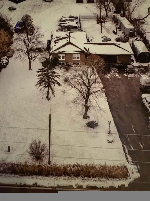 investment property 1 acre lot in Houses for Sale in Oakville / Halton Region - Image 2