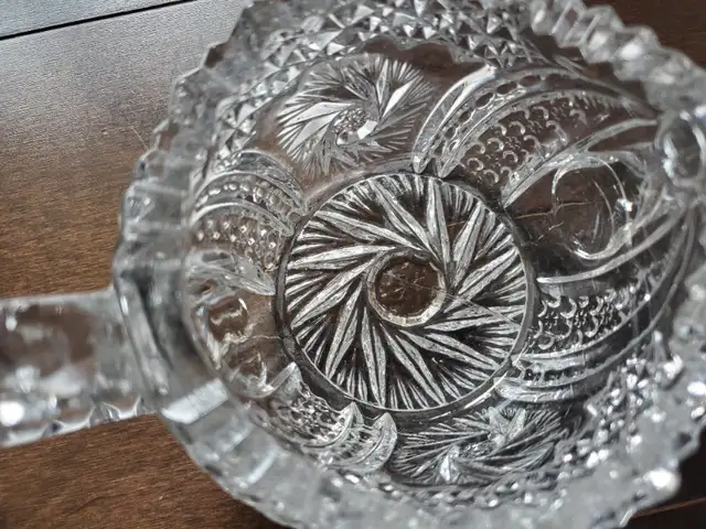 Vintage Crystal Pinwheel bowl with handles used/cristal pinwheel in Other in West Island - Image 6