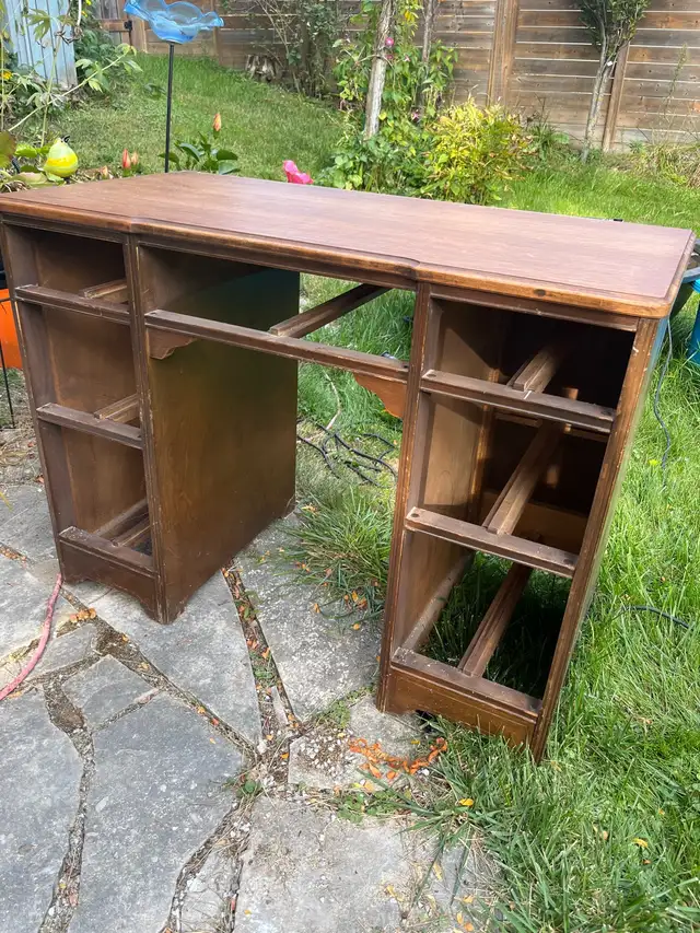 Wooden desk in Free Stuff in Kawartha Lakes - Image 5