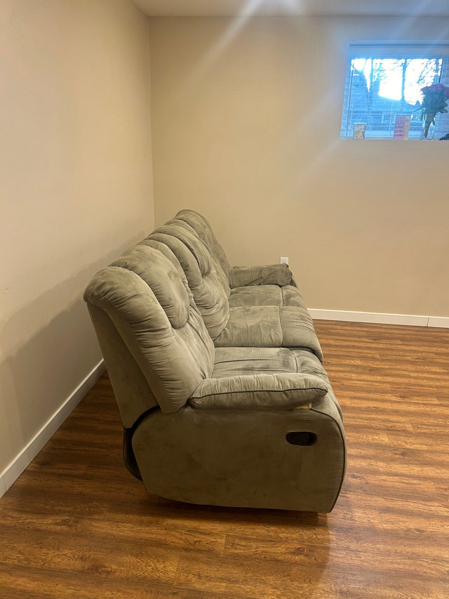 Recliner for sale! in Chairs & Recliners in Saskatoon - Image 3