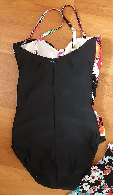 LADIES SWIMSUIT AND SKIRT $ 4 each in Water Sports in Edmonton - Image 3