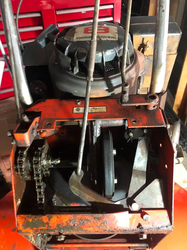 Souffleuse Arien 8hp X 32po pour pièces in Lawnmowers & Leaf Blowers in Trois-Rivières - Image 5