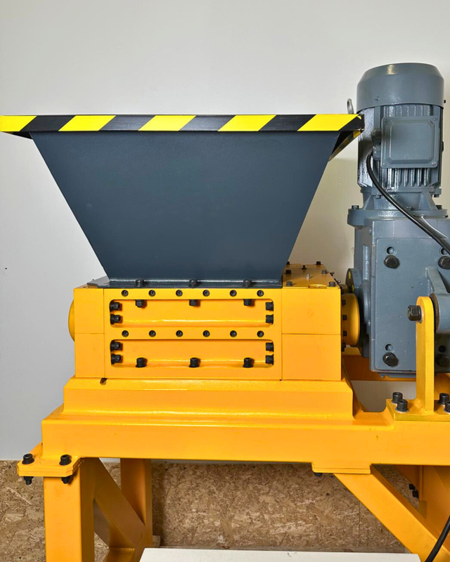 INDUSTRIAL SHREDDER in Other Business & Industrial in City of Toronto - Image 4