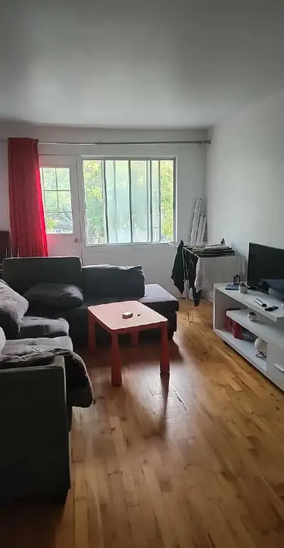 Bonjour À louer Chambre fermée meublée dans un 41/2 bien équipé dispo 1mois du 1er aout jusqu'au 31...
