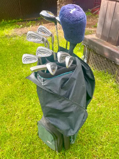 Women’s RH Golf Club Set w/Bag - Like New!