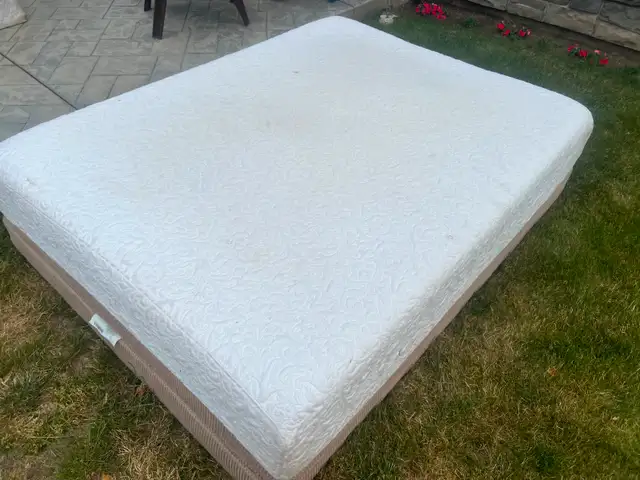 Queen Mattress and BoxSpring: Pls Read Ad62863270453889121