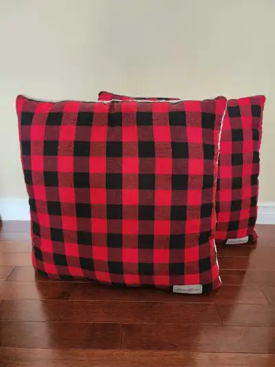 In Fantastic condition! White Sherpa on the other side. Pillow covers zip off with discrete zipper....