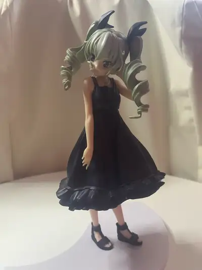 It has been used to before and does not come with the box. I can lower the price.