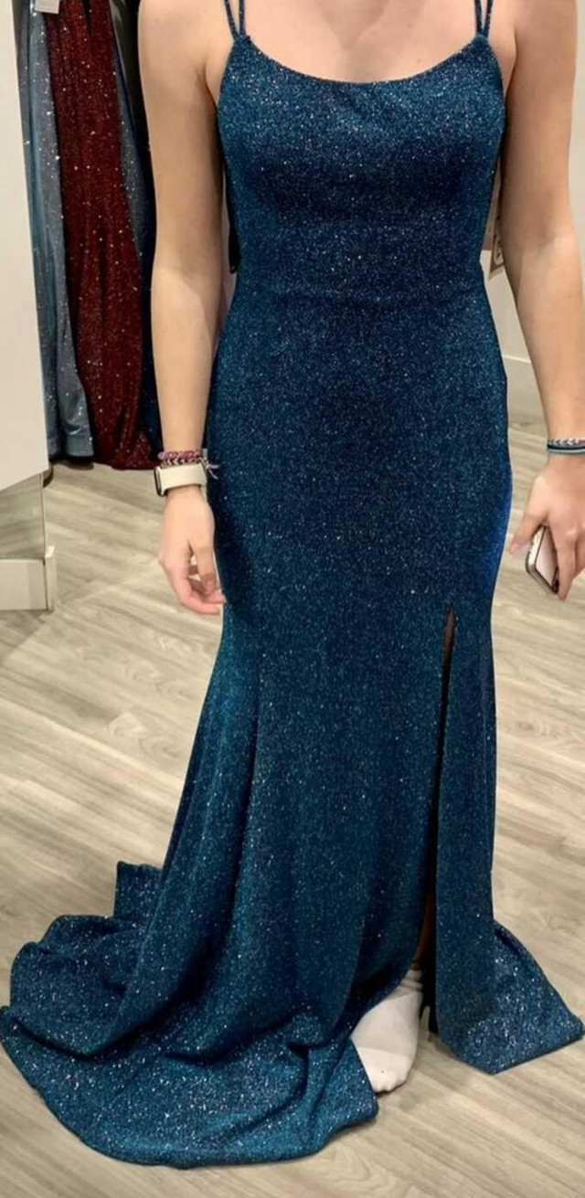 Stunning fitted teal prom dress - Size 4 in Women's - Dresses & Skirts in Oshawa / Durham Region - Image 4