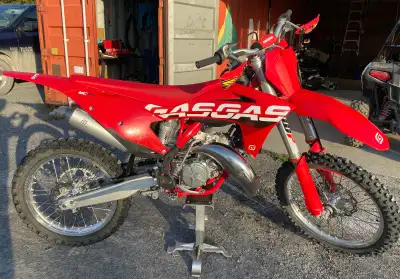 Like new Gasgas MC125 motocross bike. Last year of KTM brands to use a carburetor, rather than the n...
