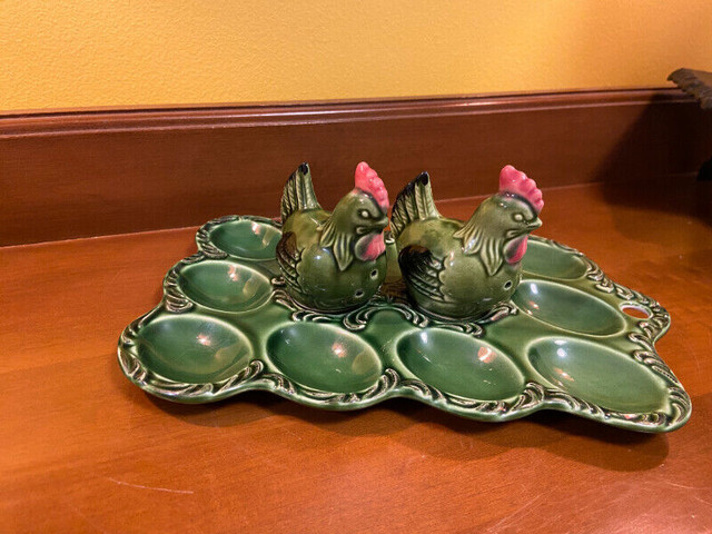 Vintage 50s-60s era Devilled Eggs Serving Platter with S & P in Arts & Collectibles in Oshawa / Durham Region - Image 2