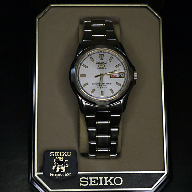 Seiko 5 SUPERIOR automatic watch, 23 jewels, two-tone, 100 M dans Bijoux et montres  à Ville de Montréal