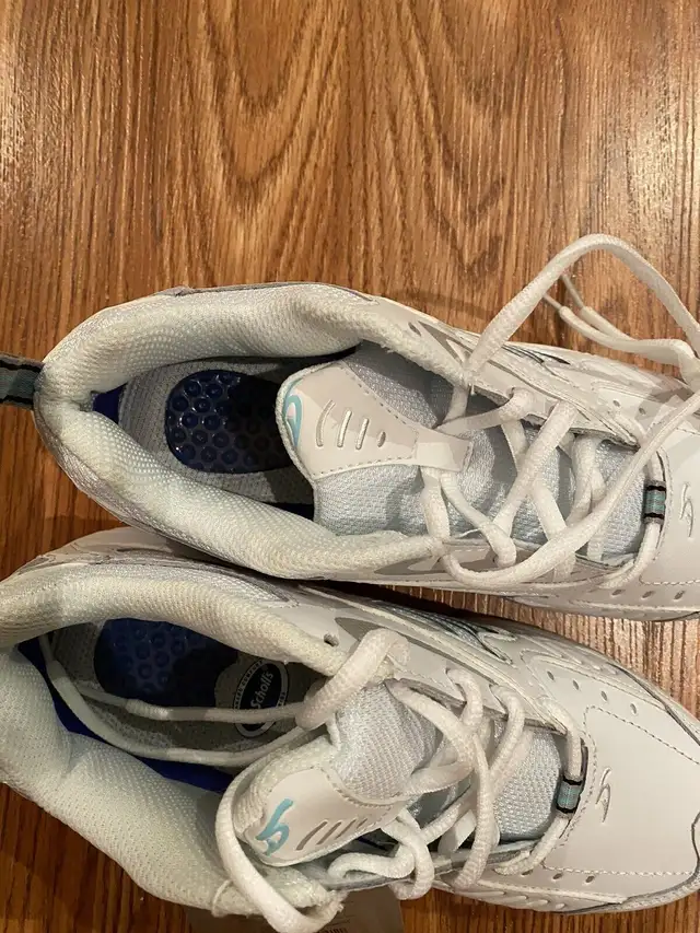  running shoes women/girls  size 5w-white (New)63295983550339123