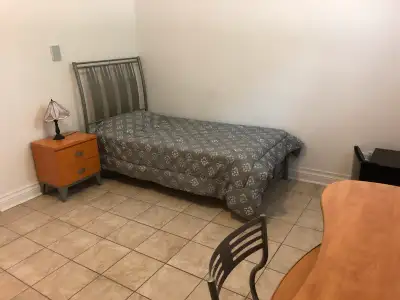 Chambre privée à louer étudiant - Private room for rent student
