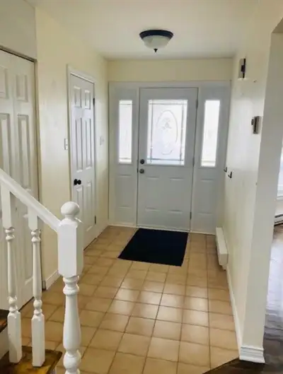3 Rooms available in a shared apartment of a spacious single unit (duplex) house. Suitable for both...