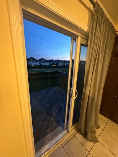 ENTIRE 5 BEDROOM TOWNHOUSE FOR LEASE