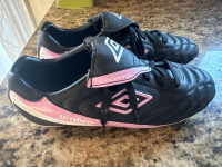 Umbro soccer shoes  size 9