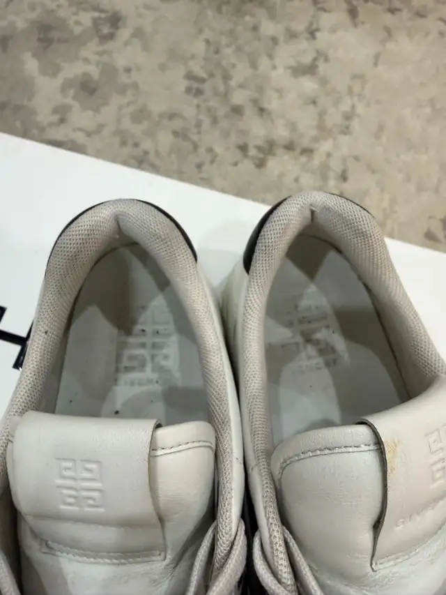 Givenchy 4G Sneaker Mens size 9US 42 EU in Men's Shoes in City of Toronto - Image 5
